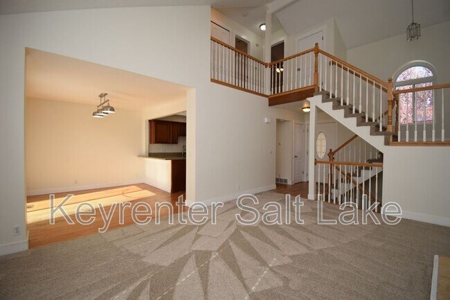 Building Photo - 6888 Hillside Village Cir