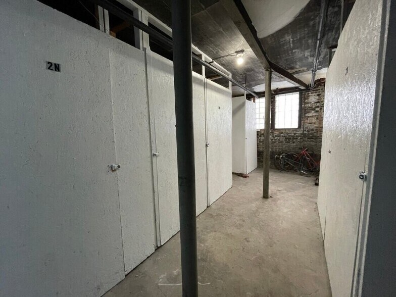 Building Photo - 7931 S Manistee Ave