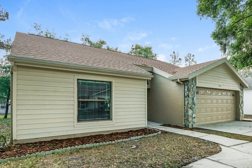 Building Photo - 8046 Hathaway Dr