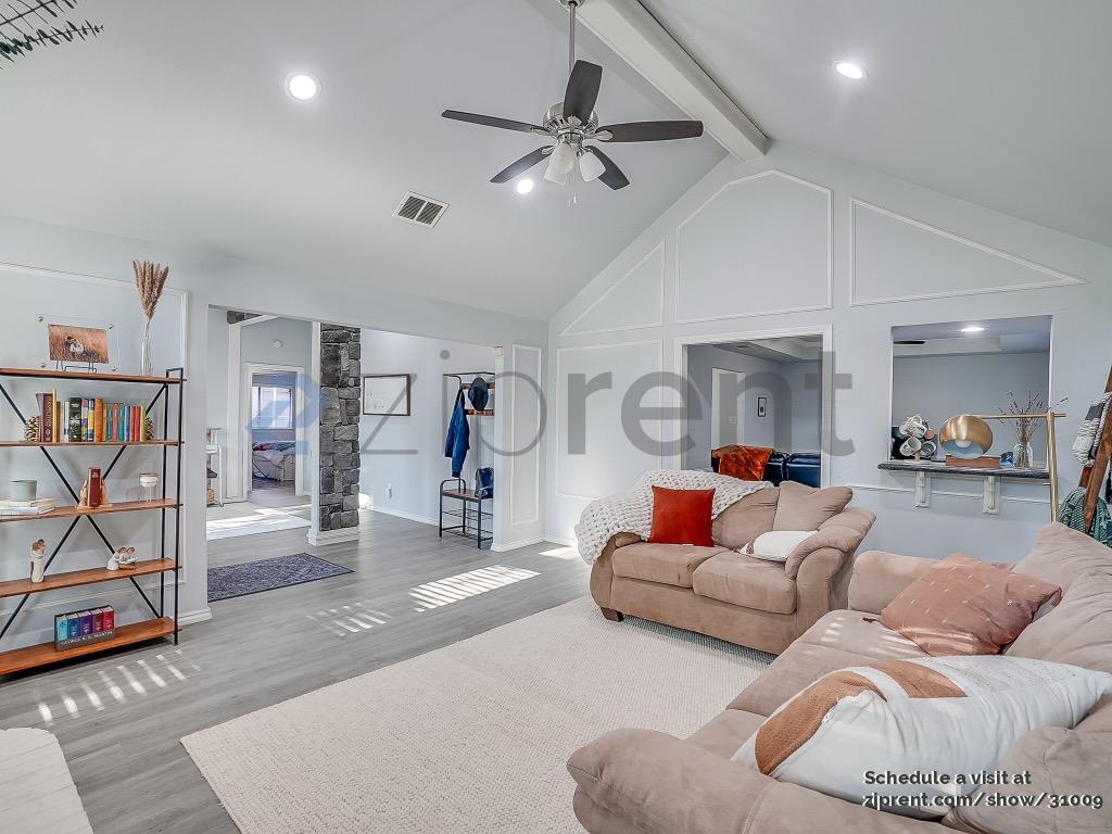 Building Photo - 4211 Meadow Ridge Dr