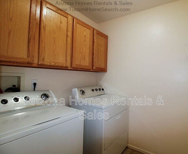 Building Photo - 9779 E Paseo San Ardo