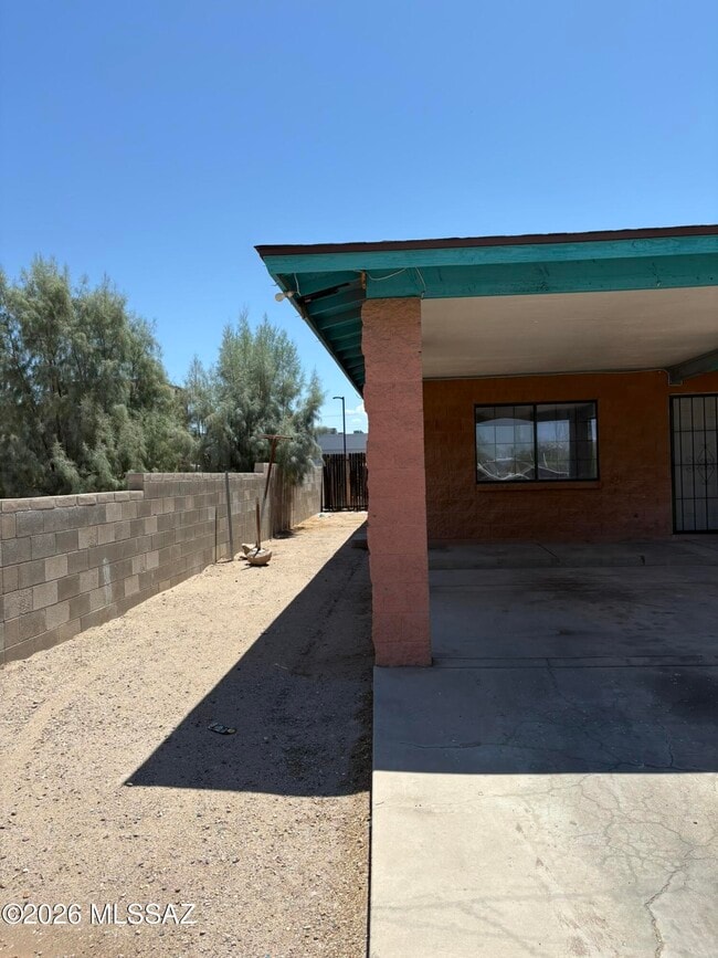 Building Photo - 1036 N 13th Ave