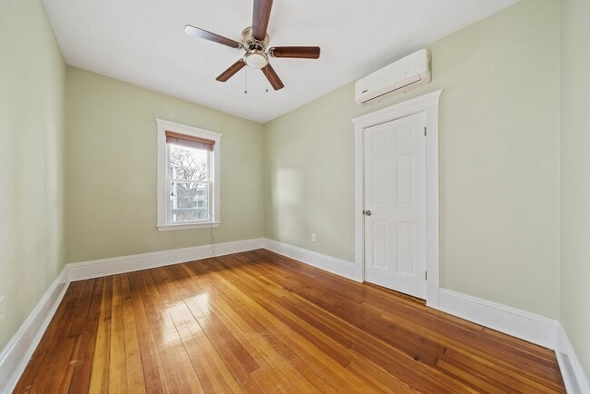 Building Photo - 89 Train St