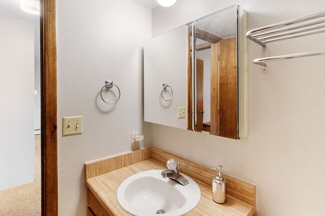 Building Photo - Year lease! Best deal in Silverthorne! HEA...