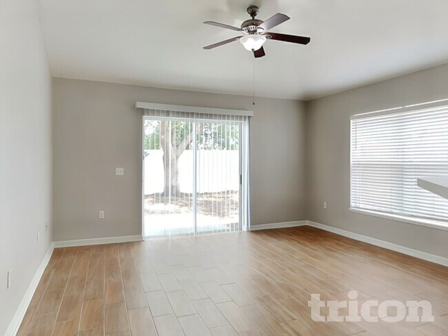 Building Photo - 1420 Shorewood Dr