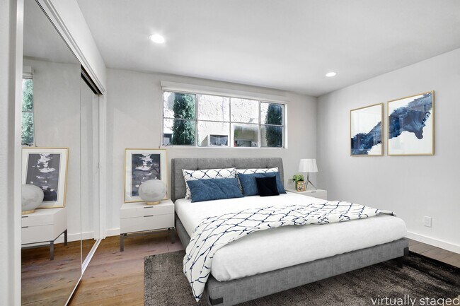 Interior Photo - 8430 De Longpre
