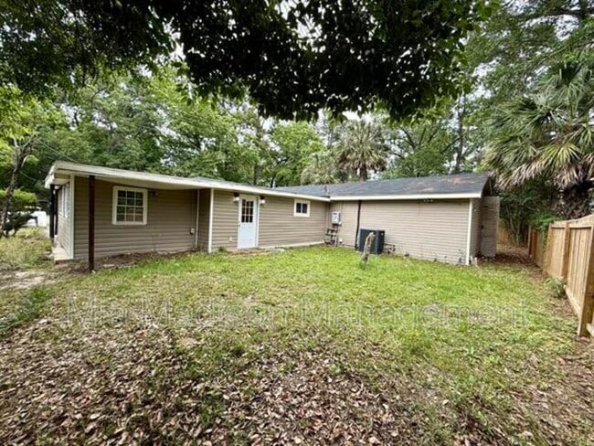 Building Photo - 2233 E Derenne Ave