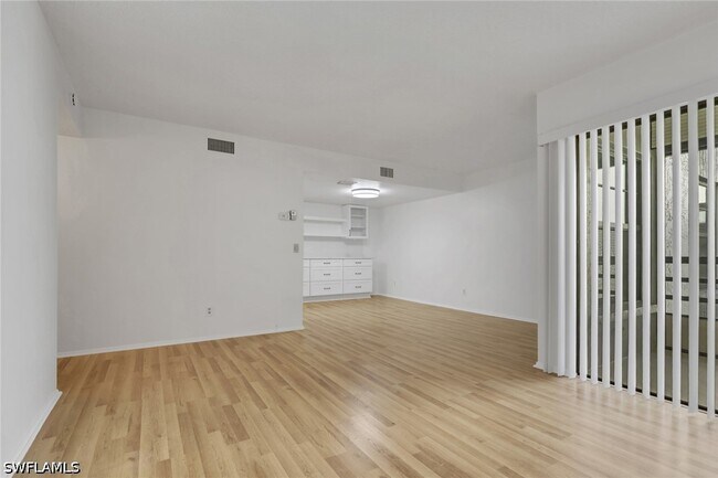 Building Photo - 3615 Boca Ciega Dr