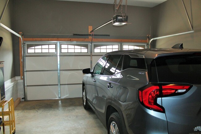 Building Photo - 256 Azalea Dr