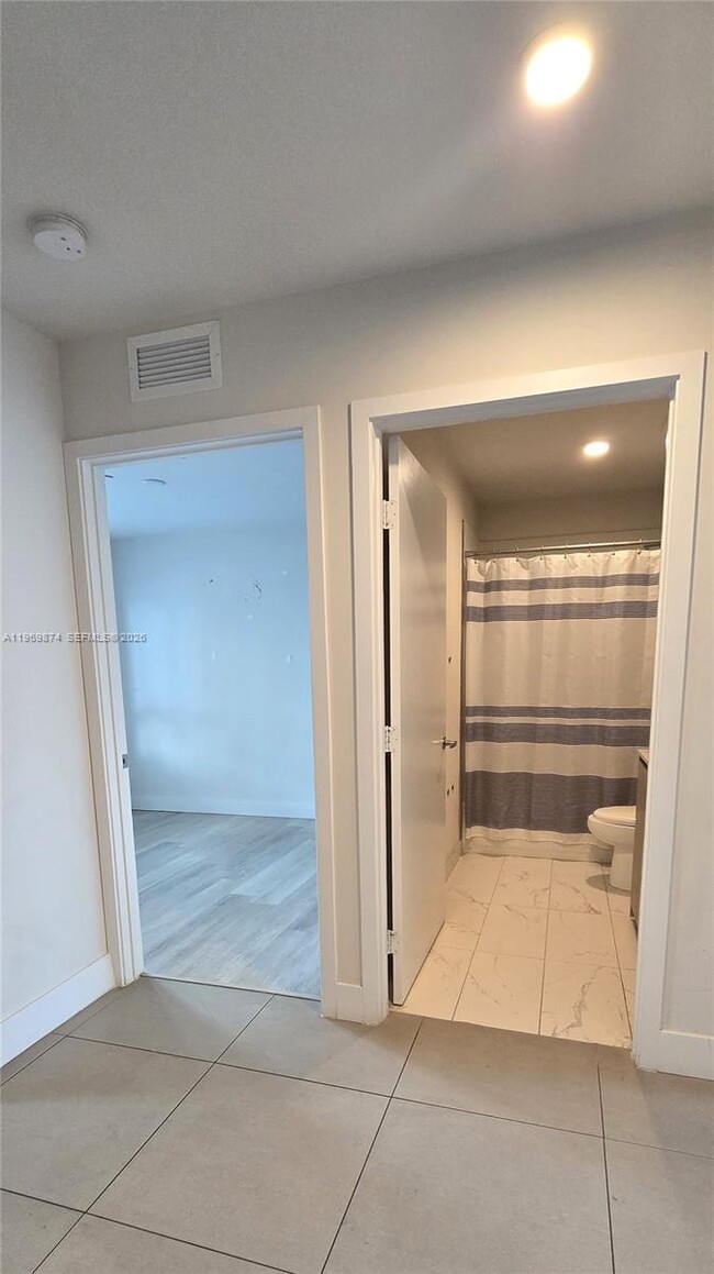 Building Photo - 2535 NE 193rd St