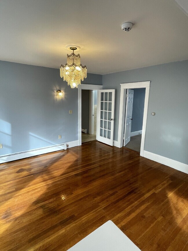 Building Photo - "Charming 3-Bedroom Apartment in Worcester...