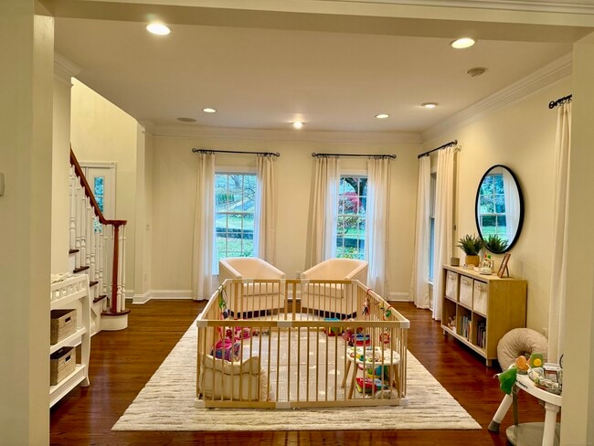 Building Photo - 368 Hoyt St