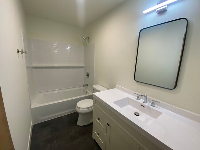 Building Photo - Charming 3-Bed Rental Home with Wood Floor...