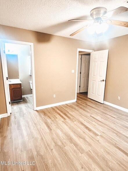 Building Photo - 9453 Wickfield Cove