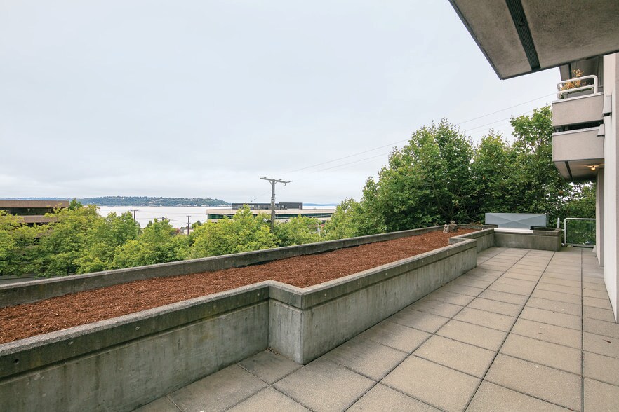 private balcony - 323 W Republican St