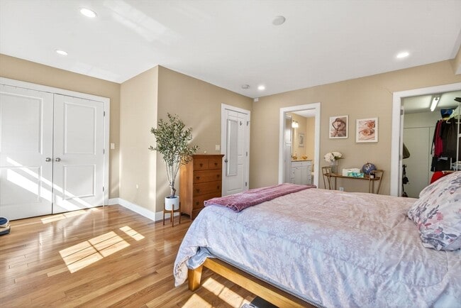 Building Photo - 170 W 3rd St