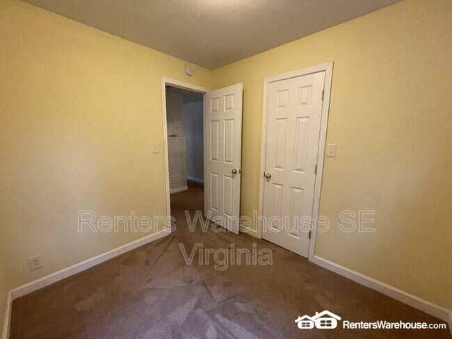 Building Photo - 500 Ashlawn Dr