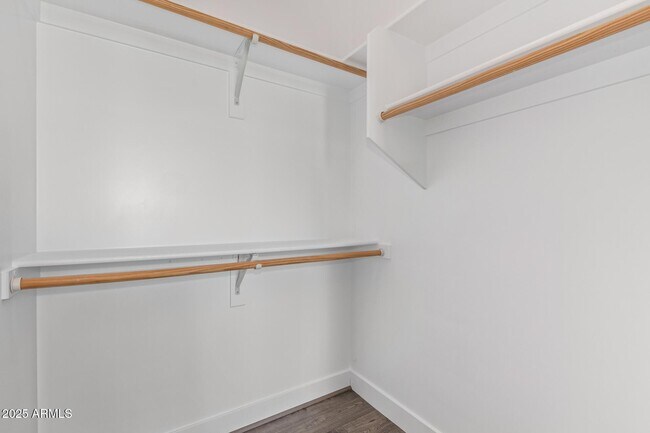 Building Photo - 945 E Playa Del Norte Dr