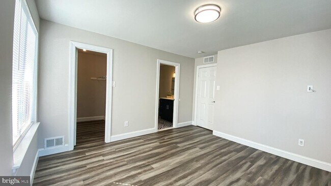 Building Photo - 403 The Woods-403