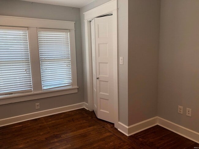 Building Photo - 729 E Hunter Ave