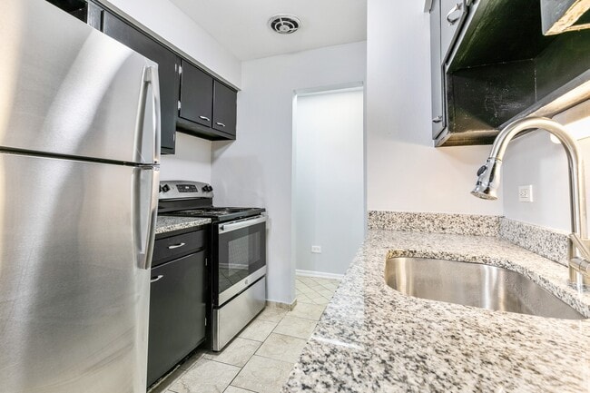 Building Photo - 6021 N Winthrop Ave