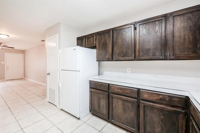 Building Photo - 2220 Santa Cleotilde Ave