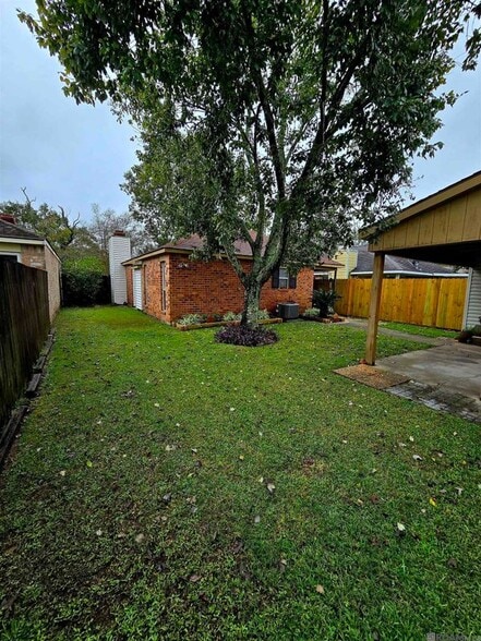 Building Photo - 16055 Manchester Ave