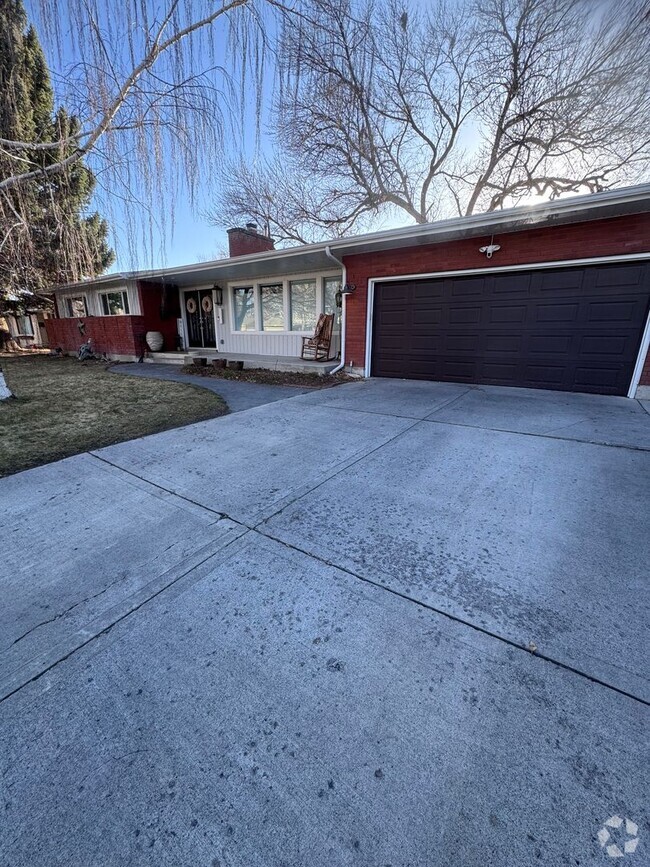 Building Photo - 5 Bed 3 Bath Home in Idaho Falls