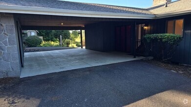 Building Photo - Beautiful 3 Bedroom Home on Acreage