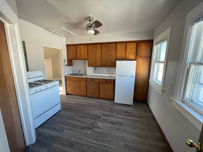 Building Photo - ELECTRIC & GAS INCLUDED!! Studio Upper Apartment