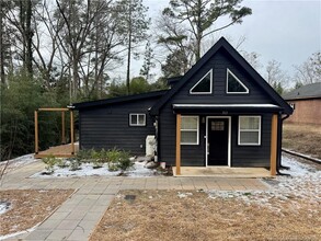 Building Photo - 313 N Moore St