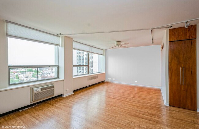 Building Photo - 1455 N Sandburg Terrace