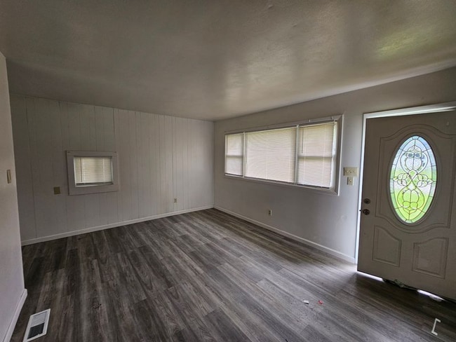 Building Photo - 105 Melvin Dr