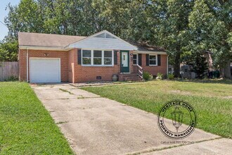 Building Photo - "Charming 3-Bed Oasis with Scenic Views & Modern Touches on Faubus Drive!"