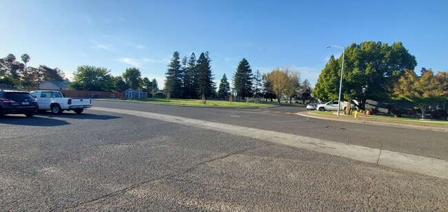 Building Photo - 1640 Baywood Dr