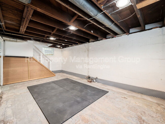 Building Photo - 669 Sheldon Ave