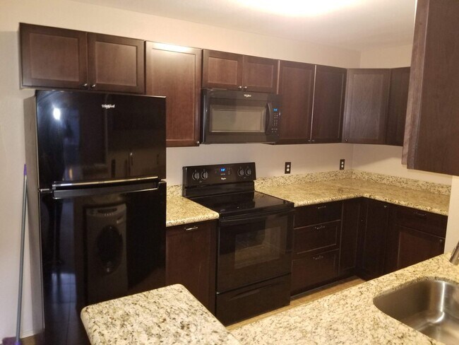 Building Photo - Beautifully Upgraded West-Flagstaff 1bd/1ba Condo in The Arbors Near NAU/CCC- Students OK!!! NO P...