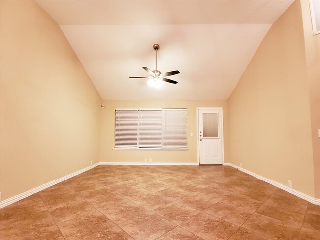 Building Photo - 10630 Sugar Trace Dr
