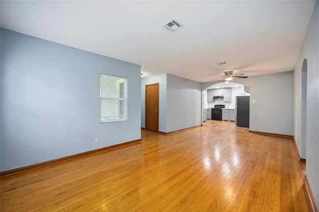 Building Photo - 6961 Peyton St