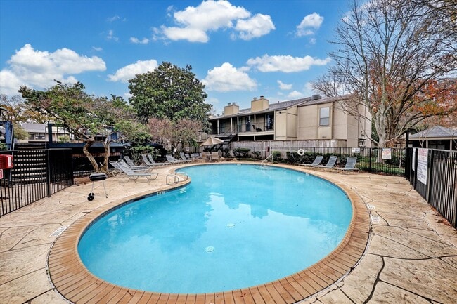 Building Photo - 5711 Sugar Hill Dr