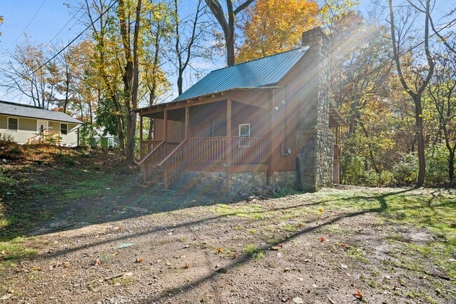 Building Photo - Charming Cabin with Modern Finishes!