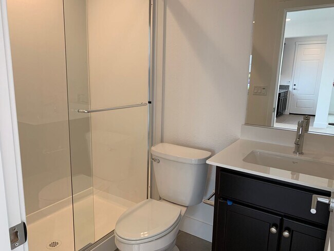 Building Photo - Large Executive home with tons of upgrades.