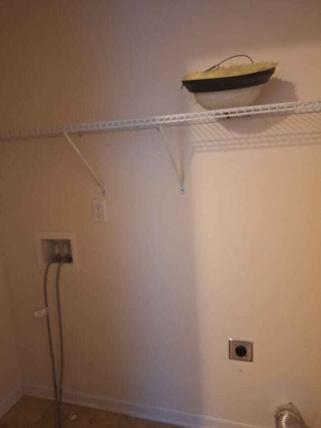 Building Photo - Wonderful Three Bedroom Home in Northeast ...