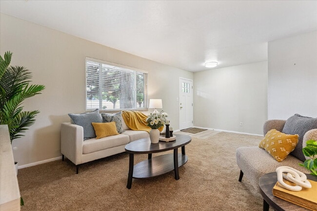 Building Photo - Pet-friendly 2 bed/2.5 bath Lakewood townhome - Available Now!