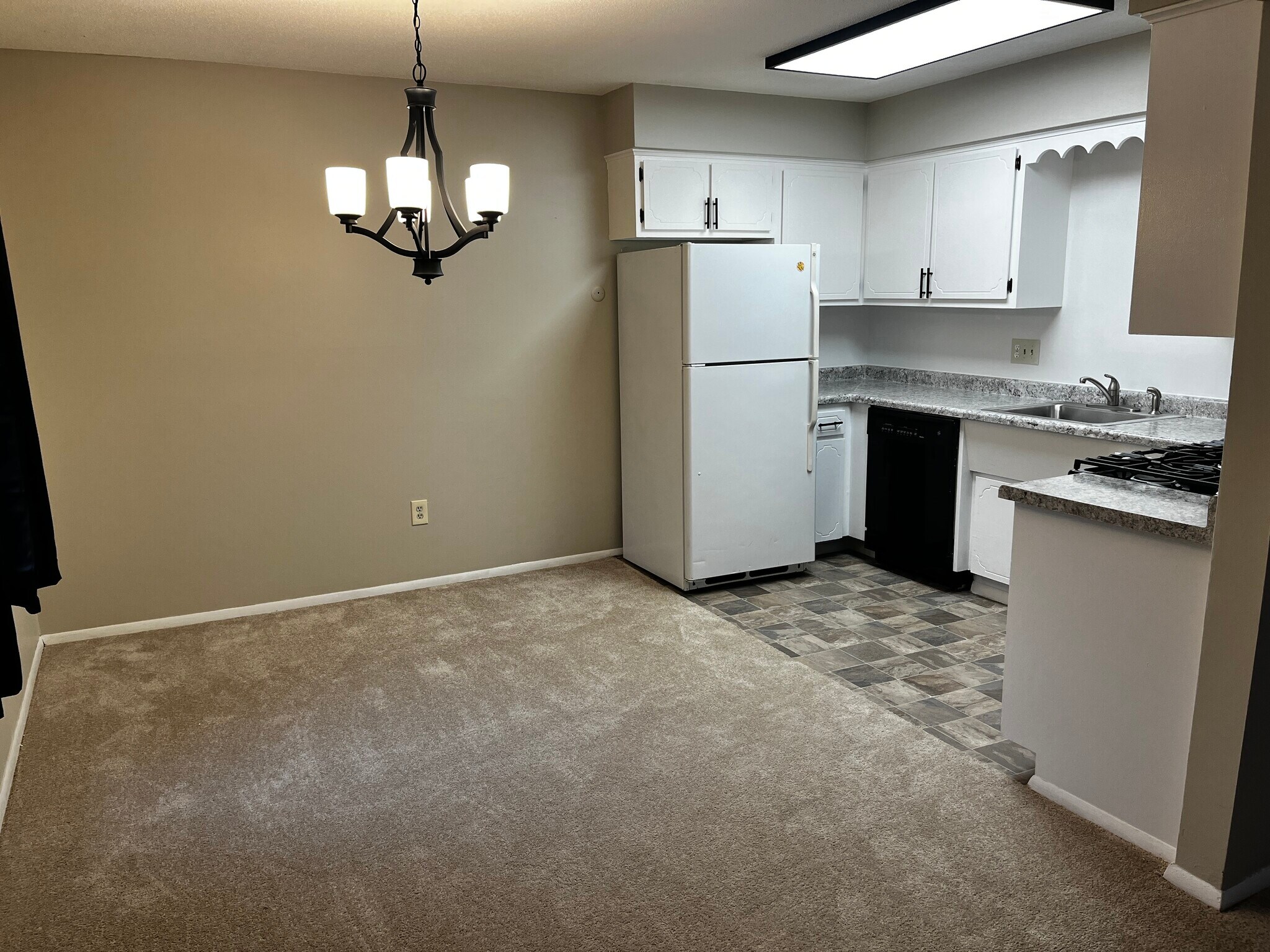 Building Photo - 652 Olde Towne Ave