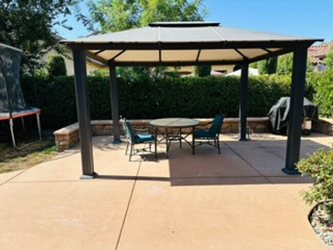 Building Photo - $2,695 Shepherd & DeWolf, 3 Bed - Harlan R...