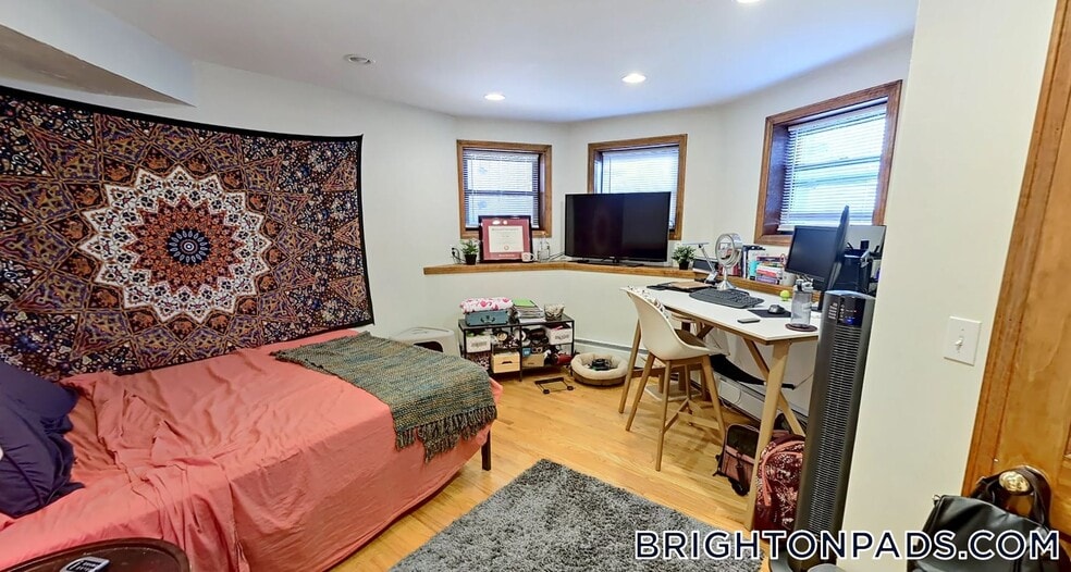 Building Photo - 1422 Commonwealth Ave