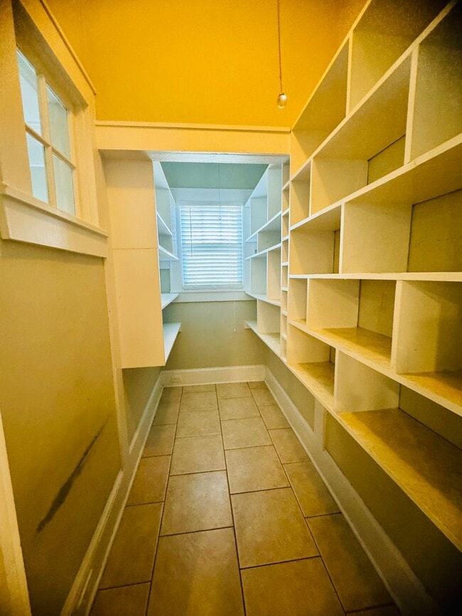 Building Photo - MOVE-IN READY!