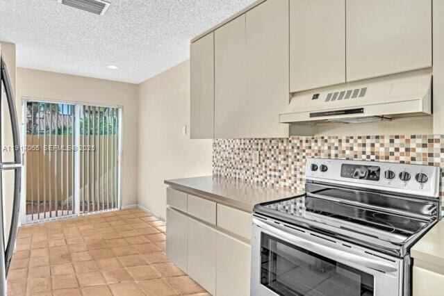 Building Photo - 1353 Springside Dr