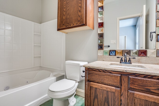 Building Photo - 2714 Merida Ave